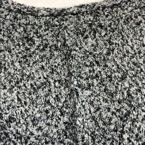 Black/white/gray sweater with silver thread - Picture 3 of 7